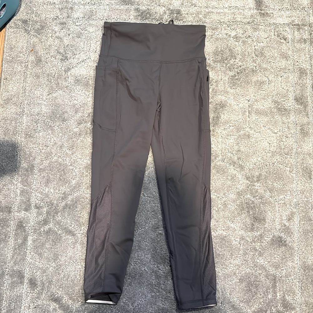 Gray athletic leggings with pockets and small zipper pocket